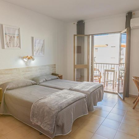 Hotel Tres Jotas Conil 科尼尔-德拉弗龙特拉 外观 照片
