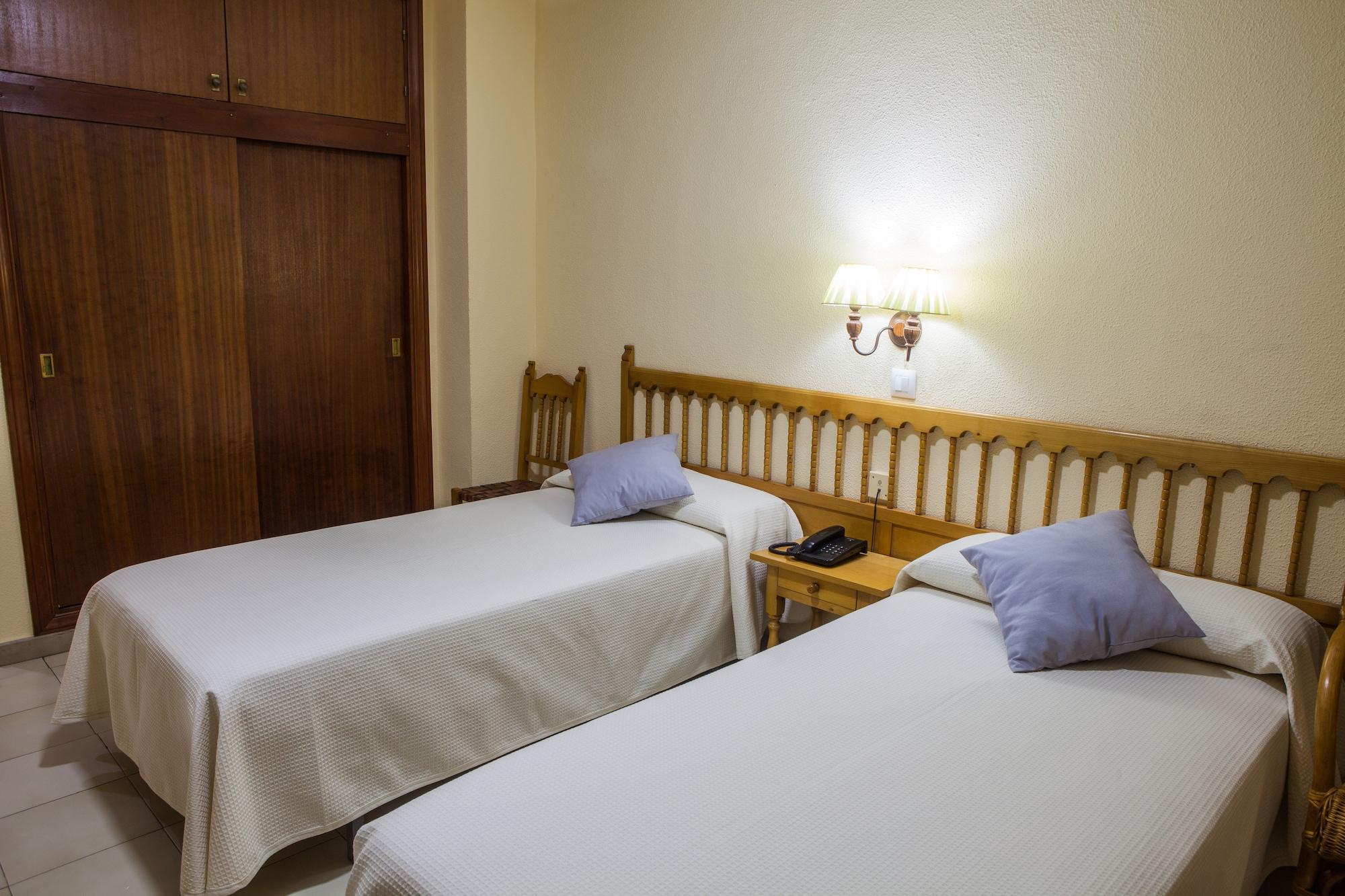 Hotel Tres Jotas Conil 科尼尔-德拉弗龙特拉 外观 照片
