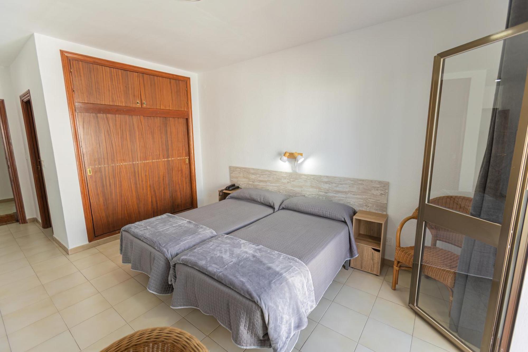 Hotel Tres Jotas Conil 科尼尔-德拉弗龙特拉 外观 照片