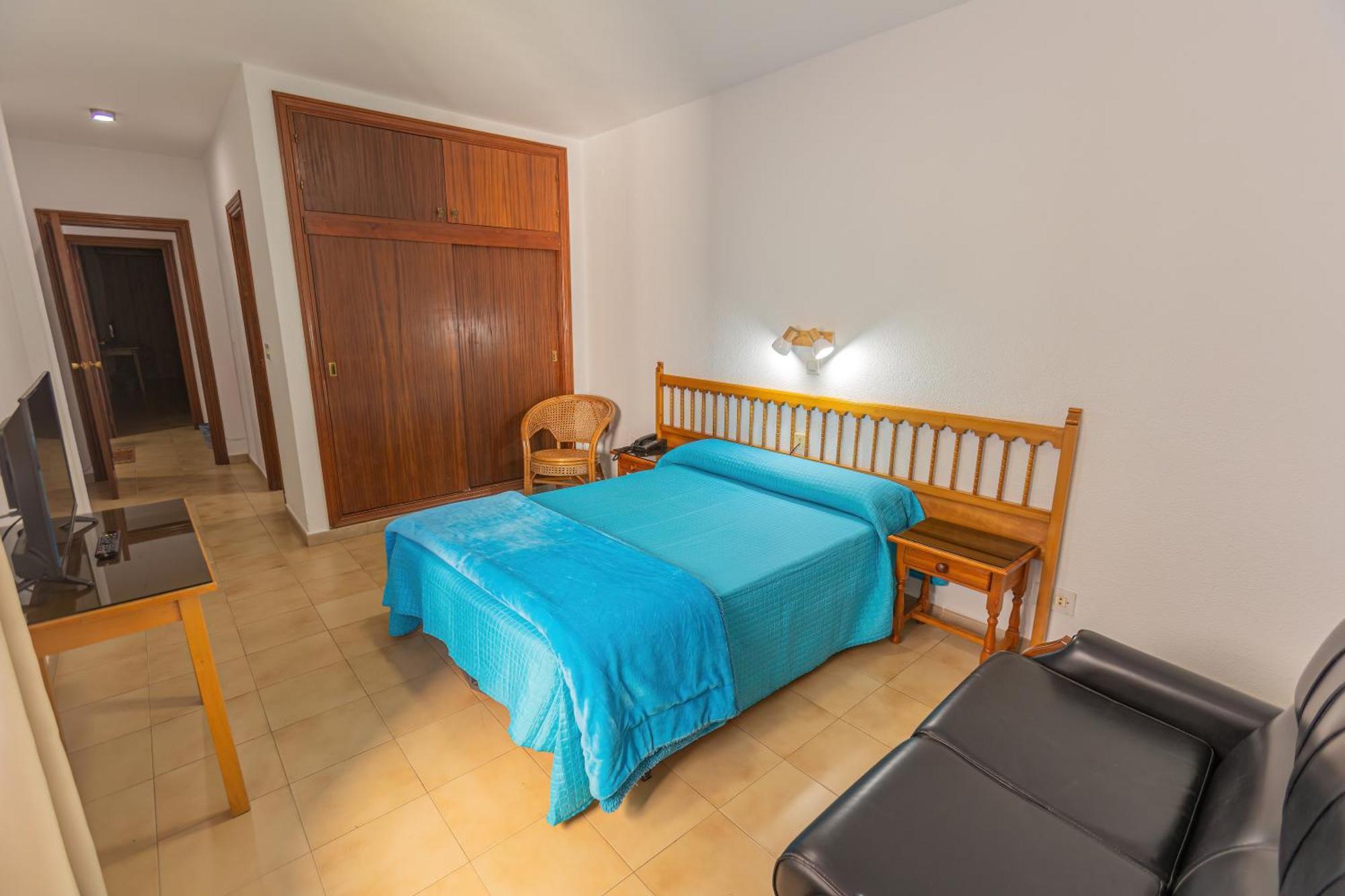 Hotel Tres Jotas Conil 科尼尔-德拉弗龙特拉 外观 照片