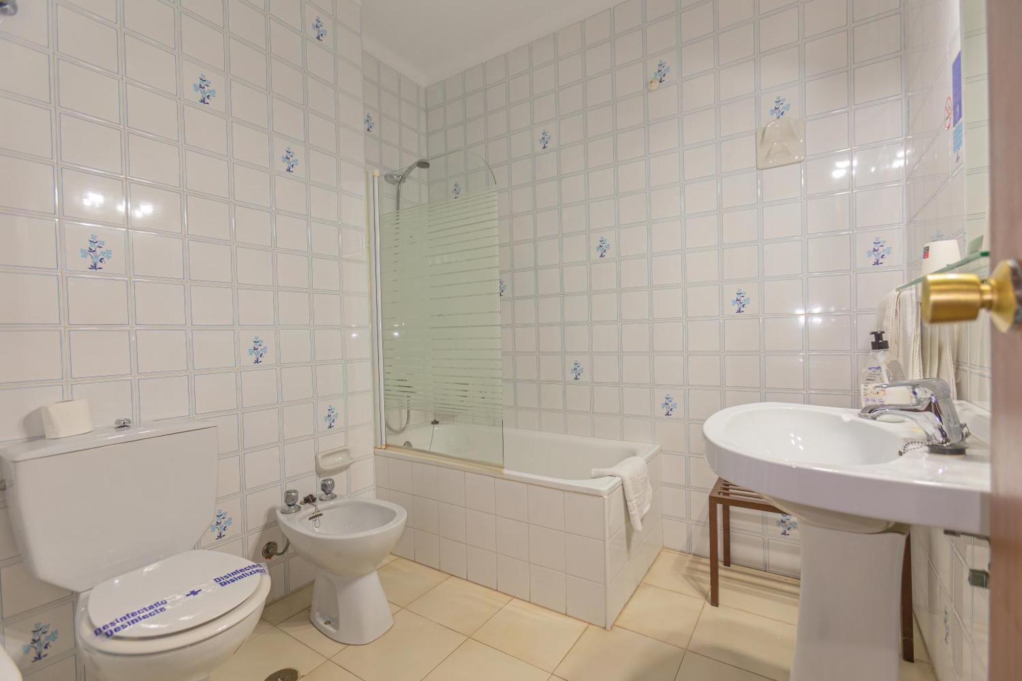 Hotel Tres Jotas Conil 科尼尔-德拉弗龙特拉 外观 照片