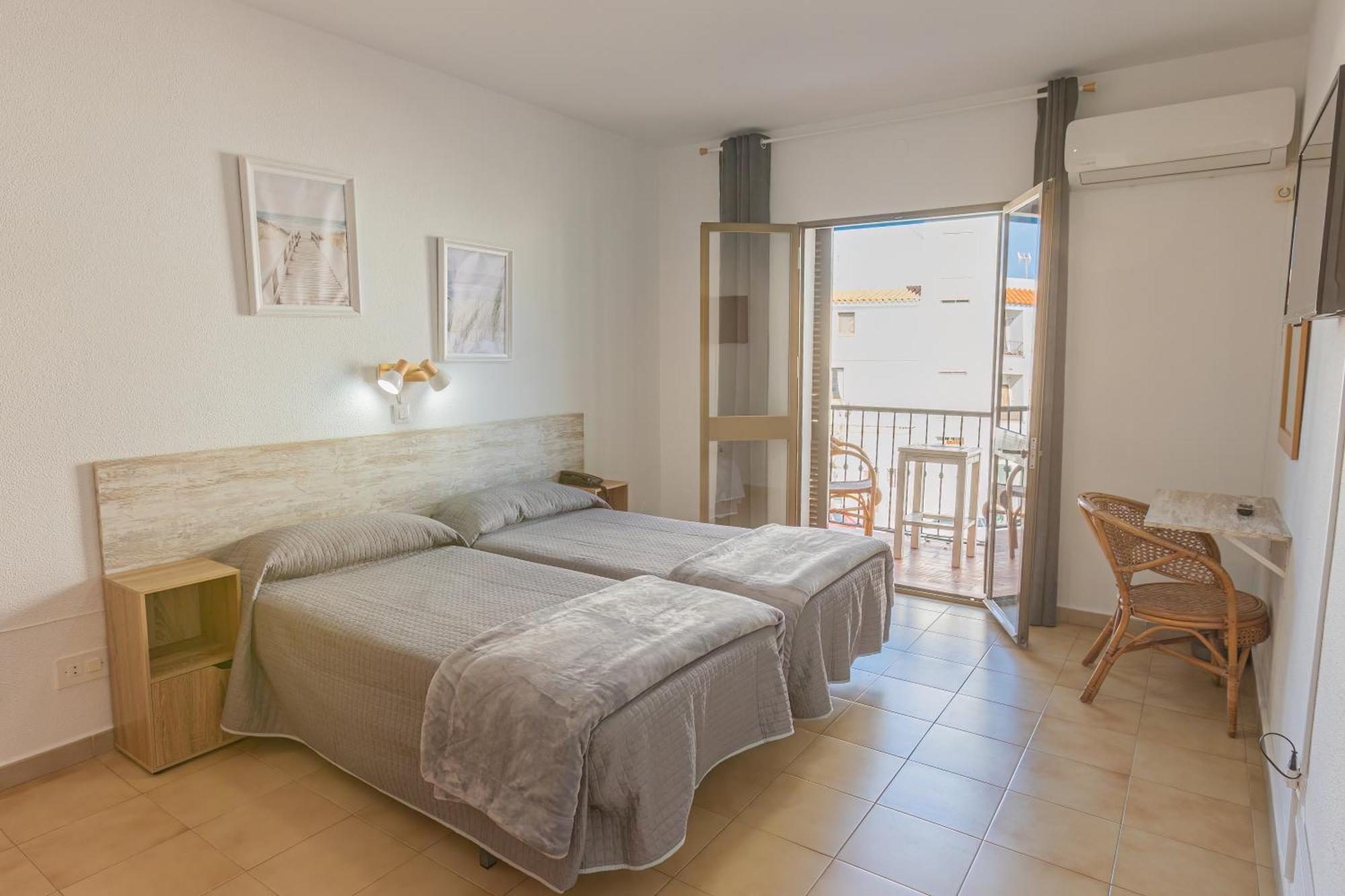 Hotel Tres Jotas Conil 科尼尔-德拉弗龙特拉 外观 照片