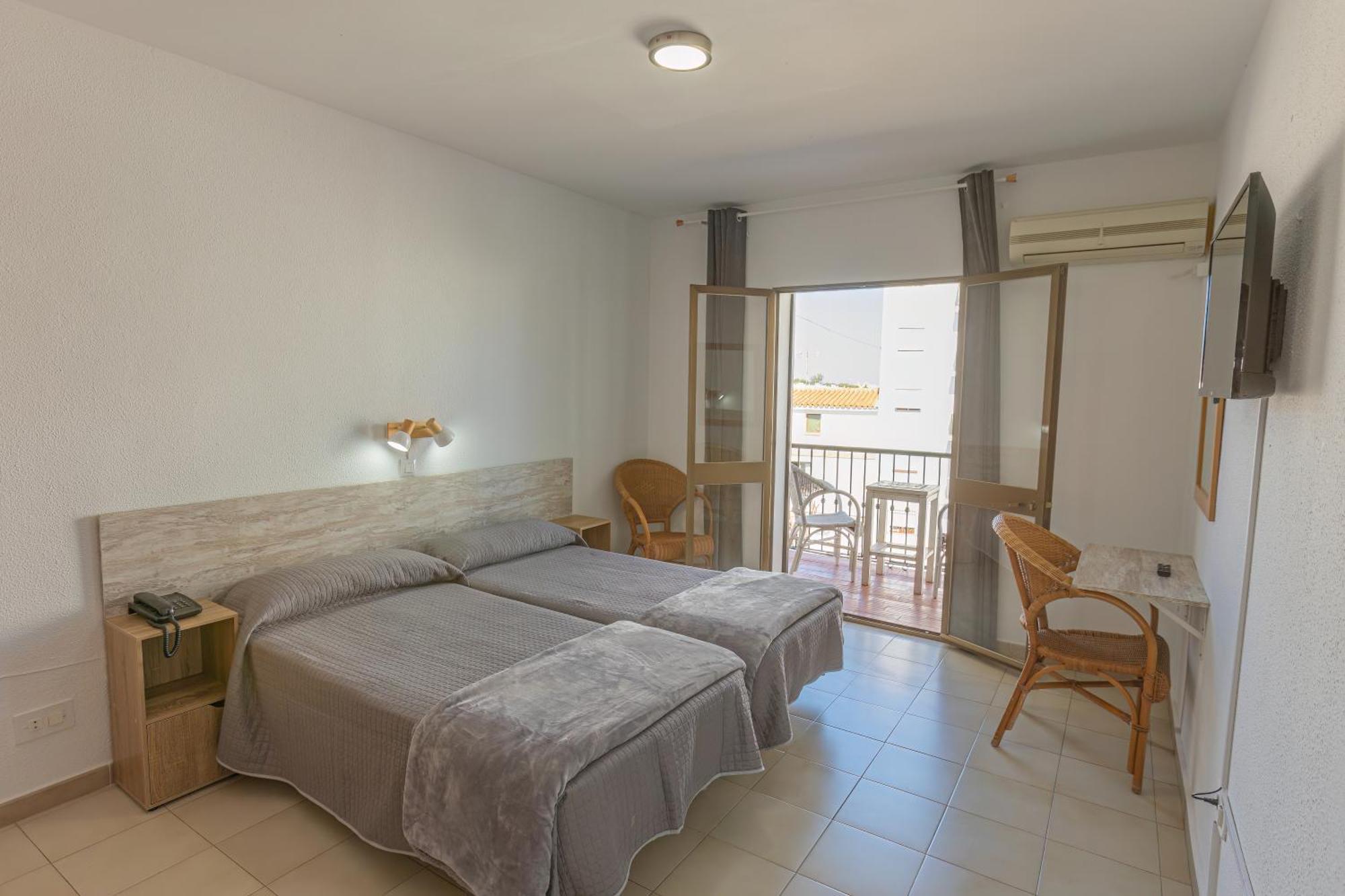 Hotel Tres Jotas Conil 科尼尔-德拉弗龙特拉 外观 照片