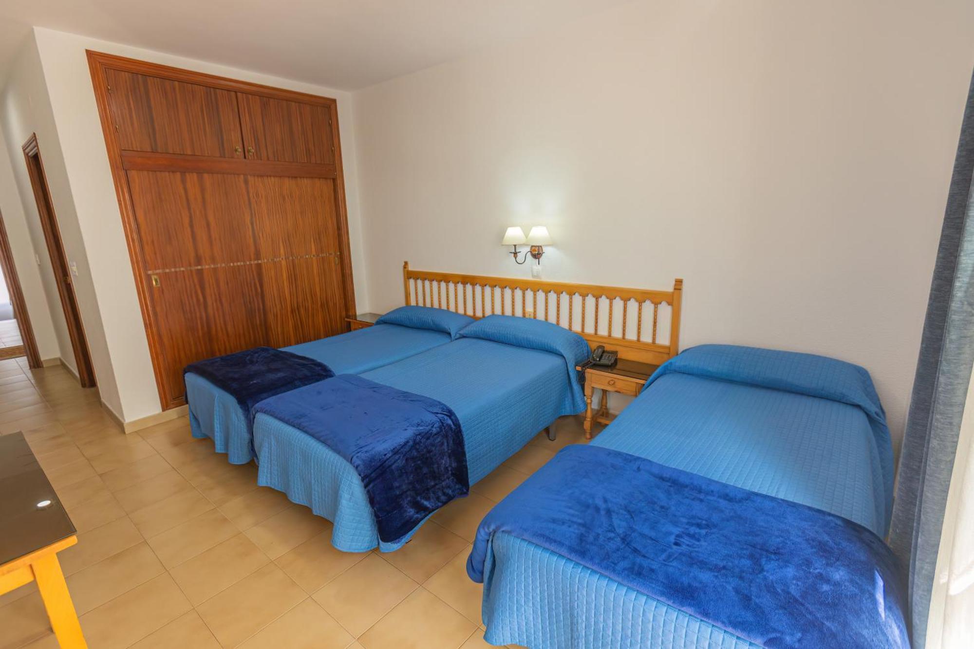 Hotel Tres Jotas Conil 科尼尔-德拉弗龙特拉 外观 照片