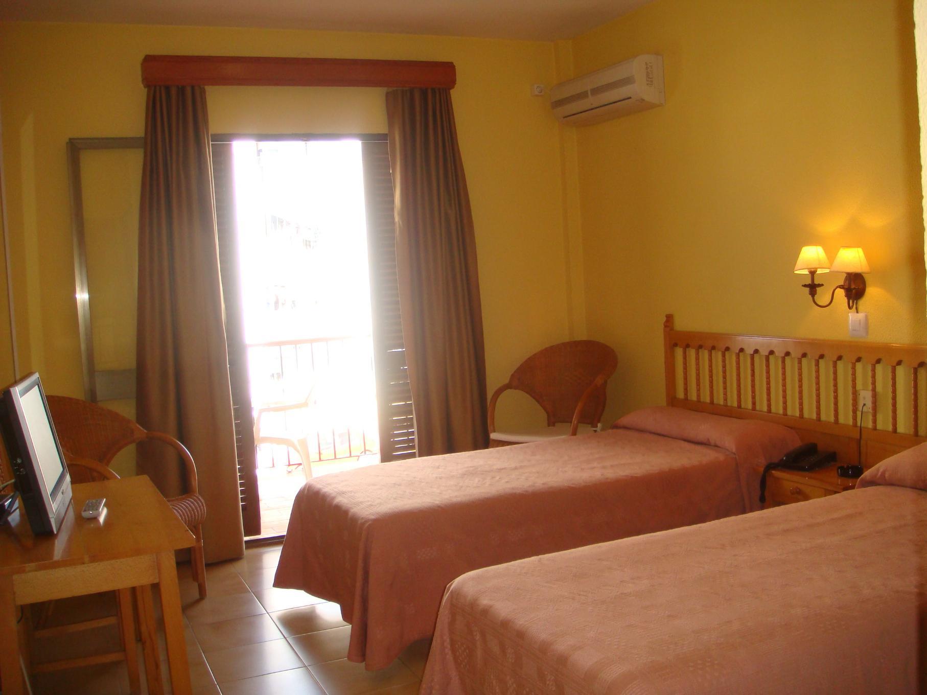 Hotel Tres Jotas Conil 科尼尔-德拉弗龙特拉 外观 照片